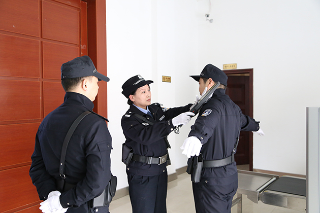 法警的排名_女法警