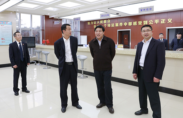 省高院党组成员,政治部主任程宝清来咸宁两级法院调研